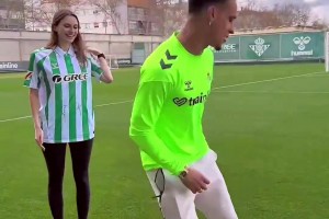 女網(wǎng)紅：對(duì)不起巴薩，安東尼會(huì)讓你見識(shí)什么叫真正的足球??