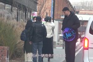 大型商务车在姚明面前直接秒变小轿车😂