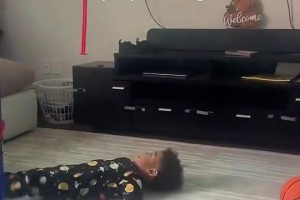 国外网友此前晒儿子看了SGA打球后：投完篮立马倒地造犯规🤣