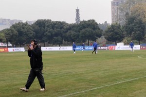 湖北隊賽前熱身互相傳接球，積極準(zhǔn)備迎戰(zhàn)上海老克勒！