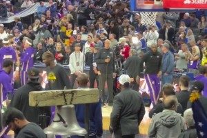 兒子助飛老爸！今日賽前熱身，布朗尼擊地彈球助老詹空接暴扣