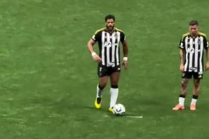 太暴力了！現(xiàn)場看胡爾克超遠重炮任意球